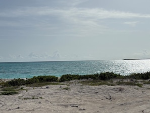 Sun-loungers, beach towels - L&L Cozy Stuido Inn Studio unit Exuma (Exuma)