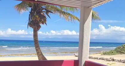 Sea Hibiscus - Ocean Front 1 Bed/1 Bath Apartment - King Size Bed