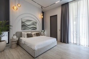3 bedrooms, iron/ironing board, bed sheets