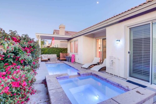 Colorful Retreat with Pool, Spa and Club