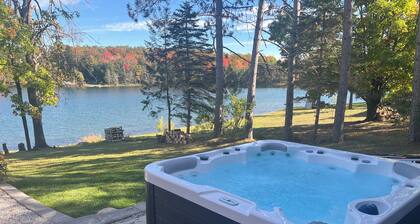 Lake Front ~ Firepit ~ Kayaks ~ SUPs ~ Yard Games - Holiday Home