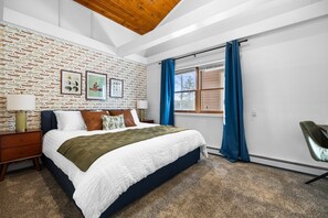 4 bedrooms, desk, iron/ironing board, travel cot