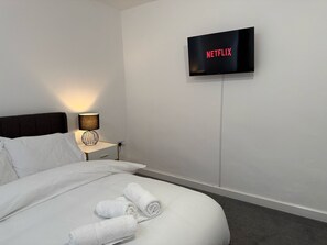 4 bedrooms, WiFi, bed sheets