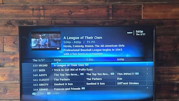 Escritorio, espacio para trabajar con laptop y wifi gratis