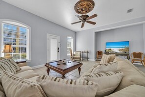 Smart-TV, musikkbibliotek og kontorer