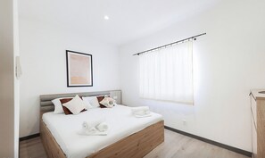 4 dormitorios, tabla de planchar con plancha, wifi y ropa de cama