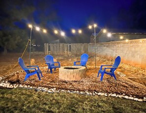 Property grounds - Backyard Oasis - Downtown - Retro Chic - King Bed (Kanab)