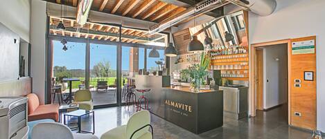 Bar (in der Unterkunft)