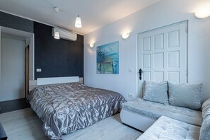Free WiFi, bed sheets - Romantic Seafront Studio Koper, Koper, Slovenia (Koper)