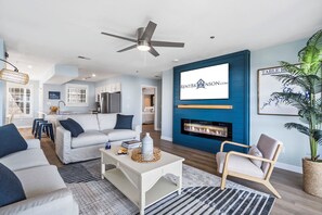 Smart TV, fireplace