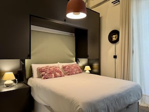 1 bedroom, in-room safe, iron/ironing board, travel cot - Refinadores Boutique Apartments - Cervantes (Sevilla)