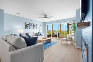 Smart TV, fireplace