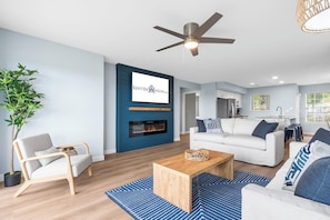 Smart TV, fireplace