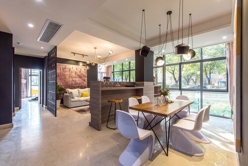 Shanghai Hills&Chuanyu Inn Near NECC 17-101