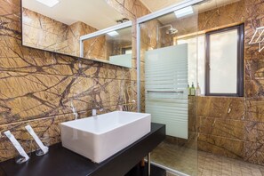 Family Apartment, Multiple Beds, Non Smoking, City View | 3 bedrooms, blackout drapes, free WiFi - Shanghai Hills&Chuanyu Inn Near NECC 17-101 (Shanghai)