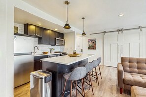 雪櫃、微波爐、焗爐、爐具