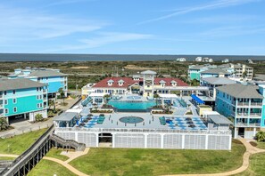 Exterior - Spacious beach condo with ocean view, balcony, shared pool & close to the beach (Galveston)