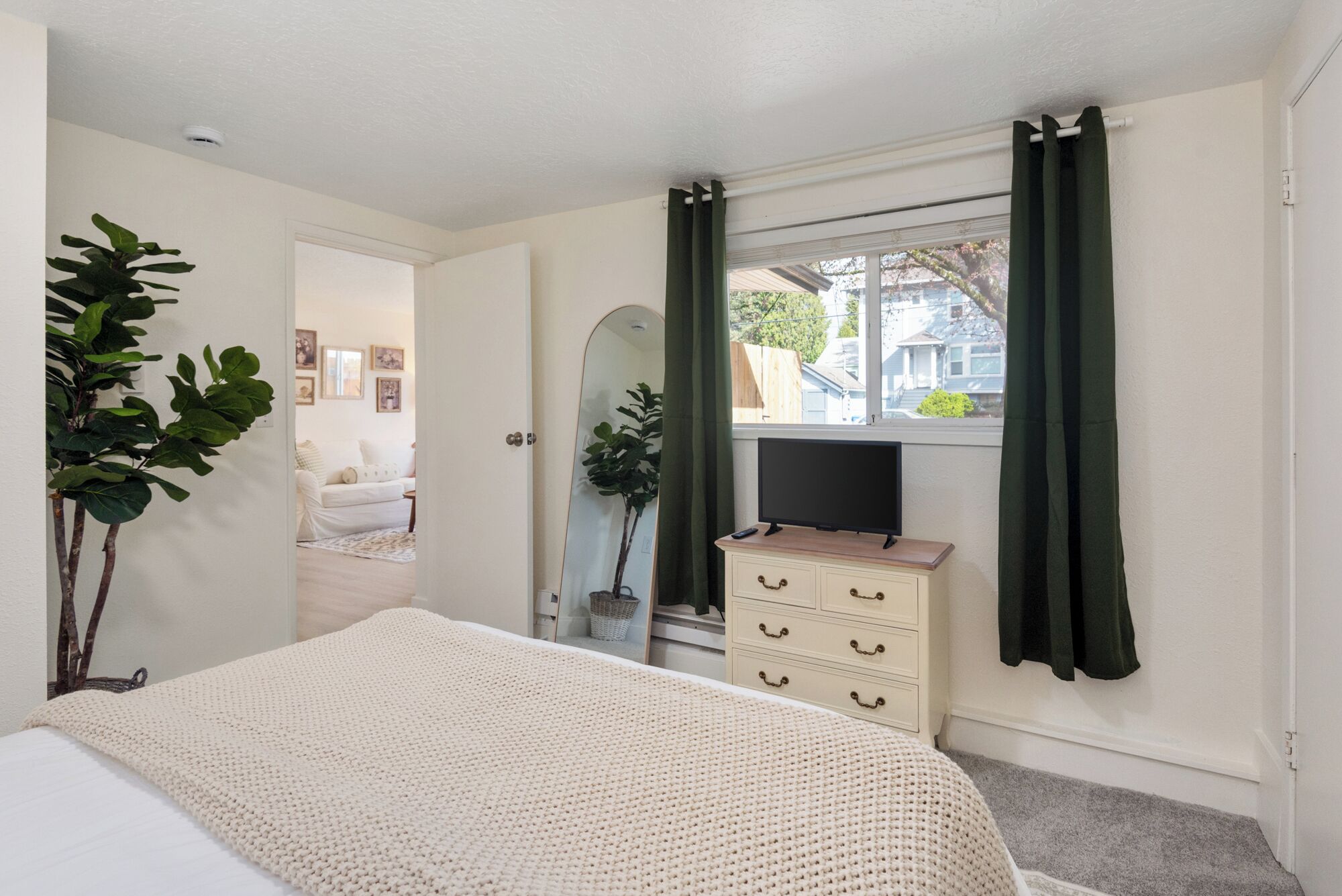 2 bedrooms, desk, iron/ironing board, free WiFi