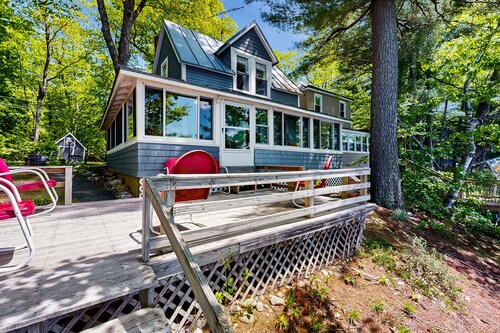 Lakefront dog friendly cottage w/ a dock & beautiful sunset views