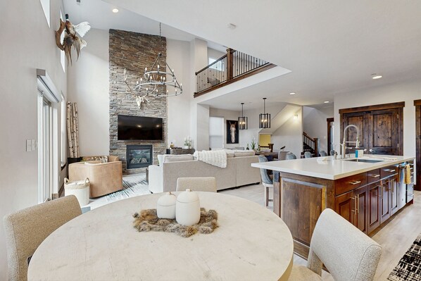 Interior - Three King Suites, 12 min to Deer Valley & Park City Resorts (Kamas)