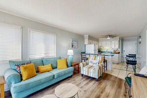 TV - Oceanview condo with pool, private balcony & beach access (Myrtle Beach)