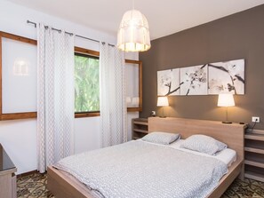 Bügeleisen/Bügelbrett, Internetzugang, Bettwäsche