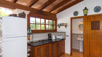 Frigorífico, microondas, horno y lavavajillas