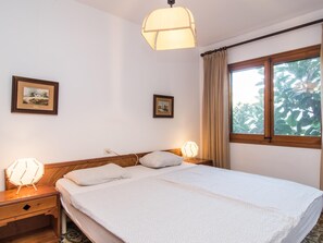 Fer et planche à repasser, accès Internet, draps fournis