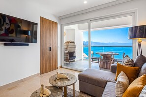 TV - Luxury oceanfront apartment with private balcony, rooftop pool & gym access (Puerto Vallarta)
