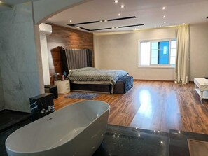 10 Schlafzimmer, Bügeleisen/Bügelbrett, WLAN, Bettwäsche