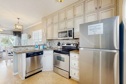 Charming townhome with ocean views, an open porch & steps from the water