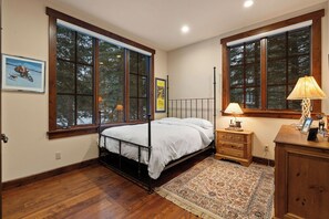 4 bedrooms, desk, iron/ironing board, WiFi