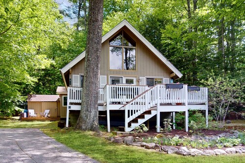 Country dog friendly lake house w/ access to beaches, tennis & pickleball