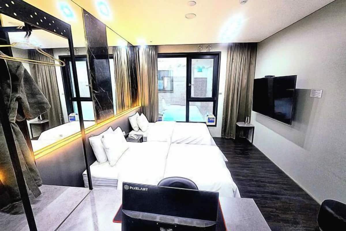 Desk, laptop workspace, blackout drapes, free WiFi