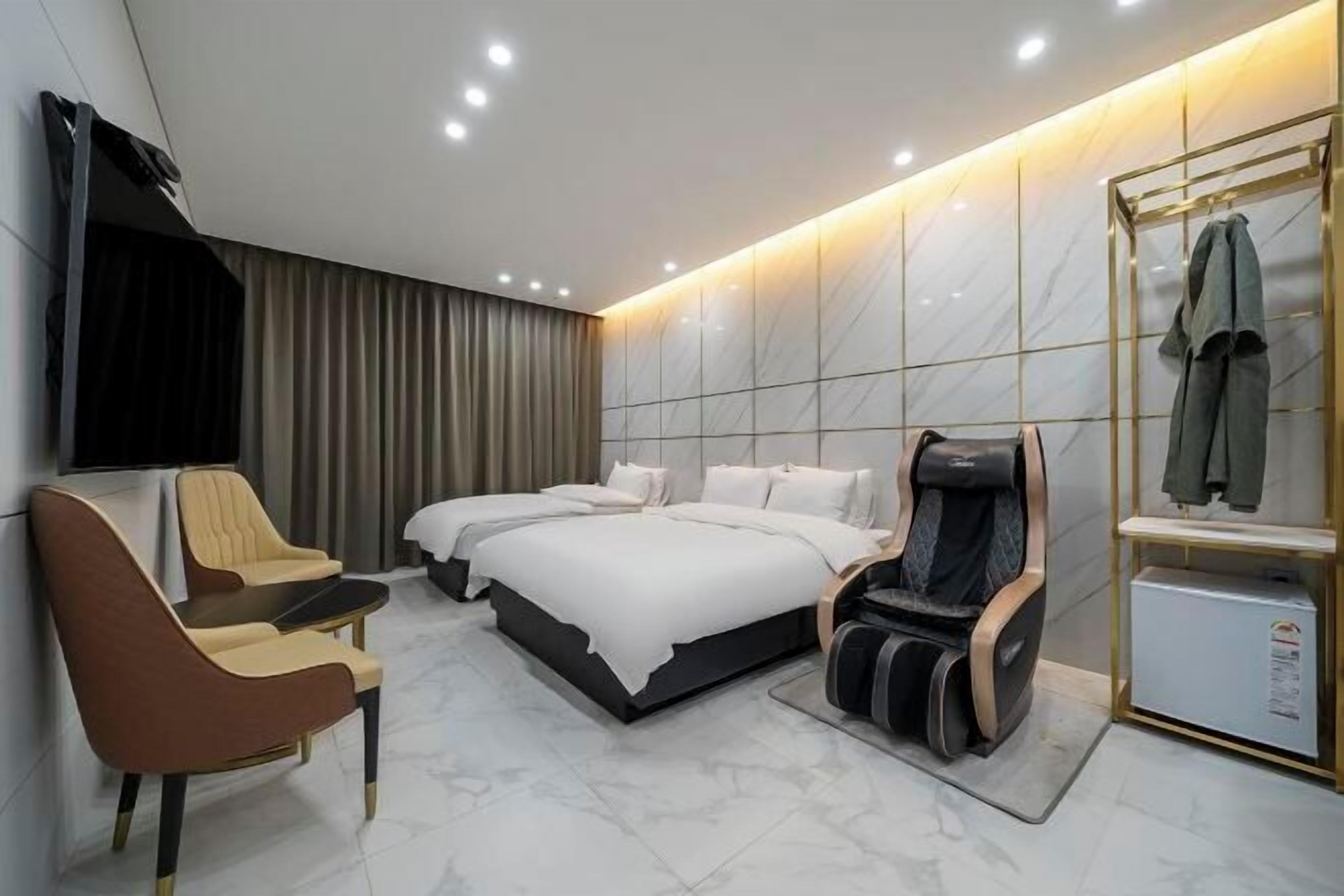 Bureau, espace de travail pour ordinateur portable, rideaux occultants