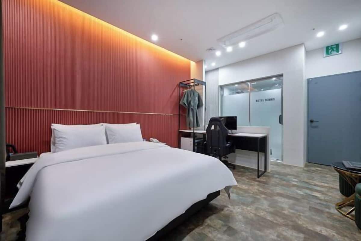 Desk, laptop workspace, blackout drapes, free WiFi