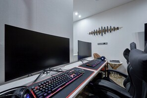 Premium Double Room | Desk, laptop workspace, blackout drapes, free WiFi - HOUND HOTEL (Seoul)