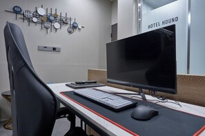 Standard Double Room | Desk, laptop workspace, blackout drapes, free WiFi - HOUND HOTEL (Seoul)