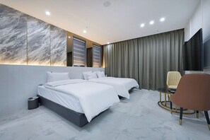 Family Twin Room | Desk, laptop workspace, blackout drapes, free WiFi - HOUND HOTEL (Seoul)