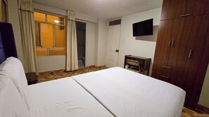 1 bedroom, desk, laptop workspace, free WiFi