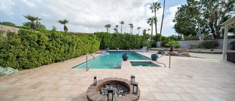 Piscine extérieure, piscine chauffée