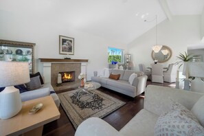 Smart TV, fireplace, DVD player, books - Outdoor oasis with WiFi and AC in delightful Rancho Mirage (Rancho Mirage)