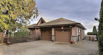 Modern, spacious hilltop retreat close to all amenities.
