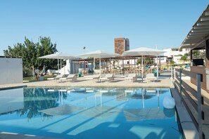 Seasonal outdoor pool, open 8:00 AM to 7:00 PM, pool umbrellas - Boomerang Village (Manduria)