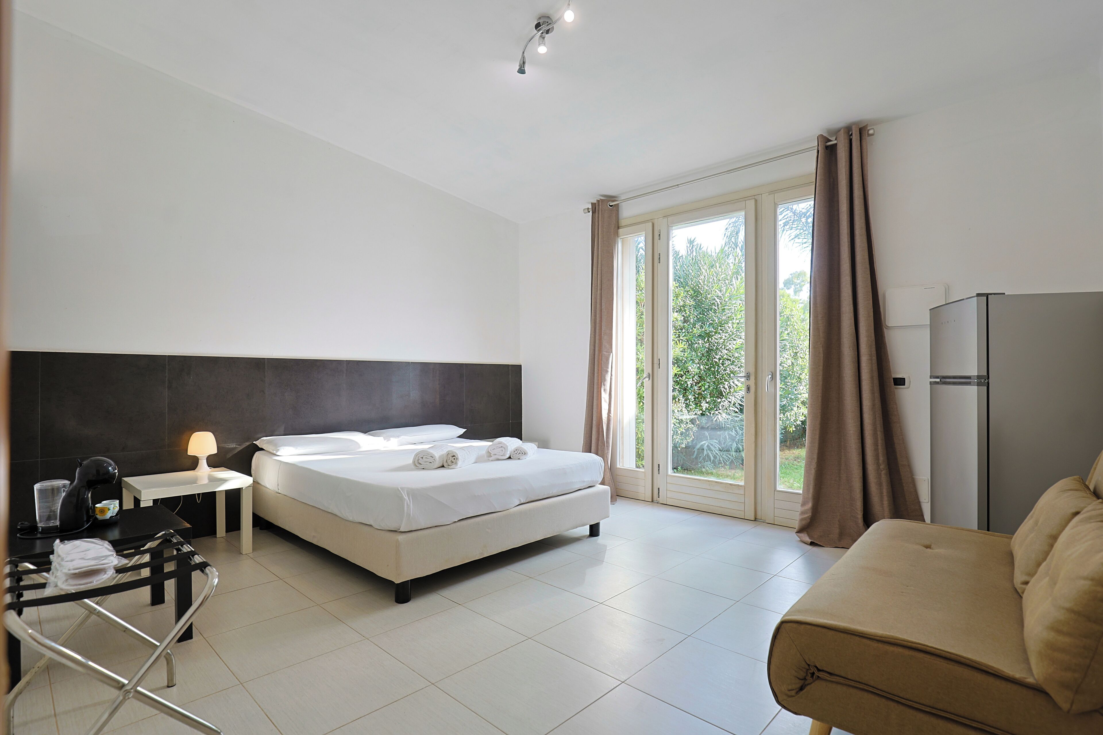 Deluxe Suite, Kitchen, Garden View