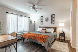 1 soverom, strykejern/-brett, wi-fi og sengetøy