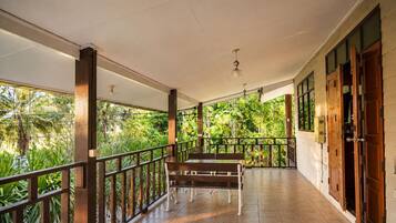 Family Double Room, Resort View | Living area