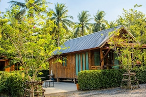 ห้องดีลักซ์ทวิน, วิวร  ีสอร์ท | ลานระเบียง/นอกชาน