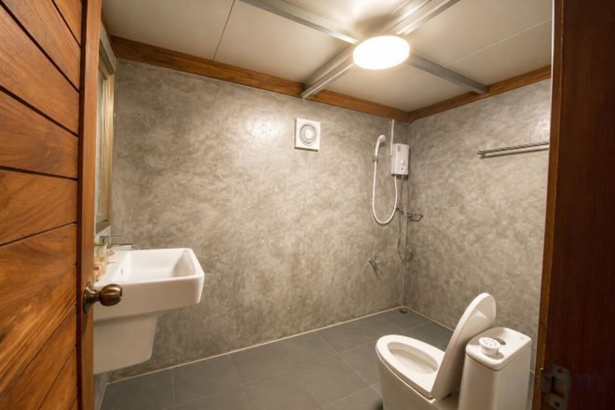 Bathroom | Shower, towels, soap, shampoo