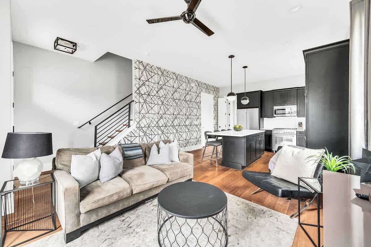 Televisión y oficina 